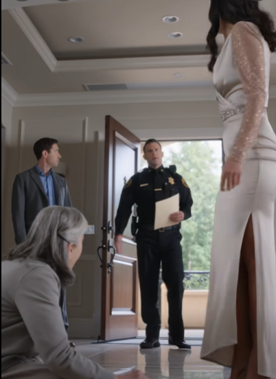 SHE MADE THE OLD WOMAN KNEEL TO CLEAN HER SHOE… THEN THE LAWYER REVEALED WHO REALLY OWNED THE MANSION