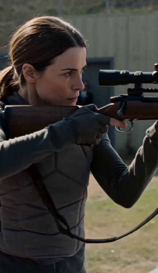 THE GIRL WHO SHOT WITHOUT LOOKING