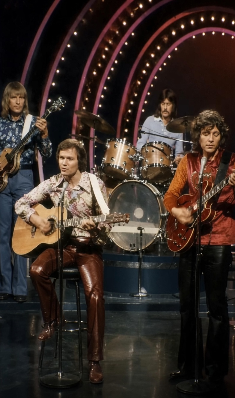 This song once quietly took over the charts in the early 1970s, yet today only a few still remember the feeling it carried back then