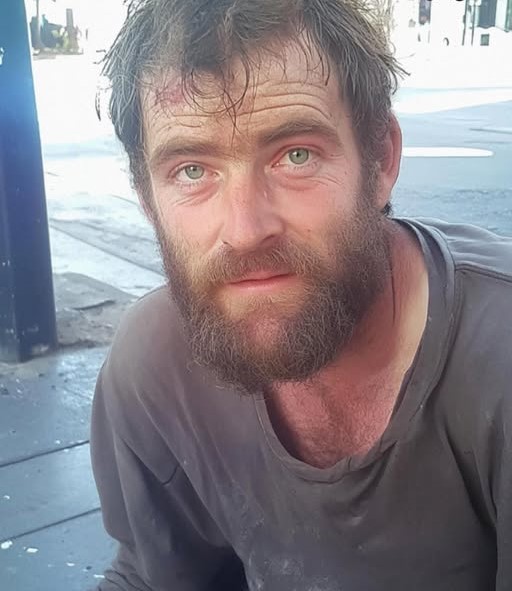 I Married a Homeless Man to Spite My Parents – A Month Later, I Came Home and Froze in Shock at What I Saw