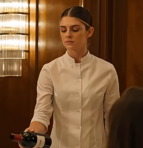 25T They Humiliated the Waitress in a VIP Room… Until the Manager Bowed and Called Her “Ma’am”