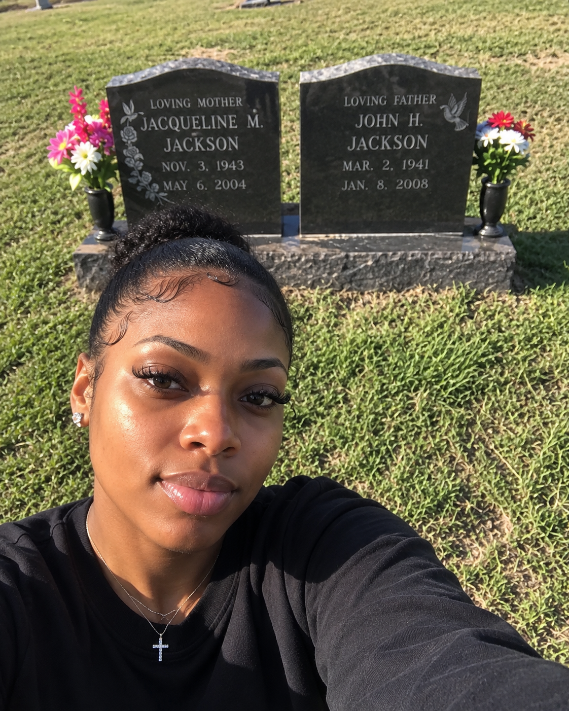 I SAW A WOMAN THROWING AWAY THE FLOWERS I LEFT ON MY MOTHER’S GRAVE—THE TRUTH SHE REVEALED CHANGED MY LIFE FOREVER