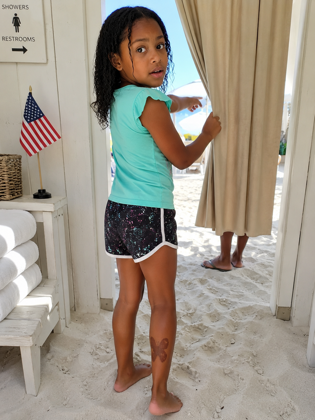 I Raised My Niece Alone – Eight Years Later, She Pointed at a Woman in the Next Beach Changing Cubicle and Whispered, 'Aunty, Look... She Has My Mark'