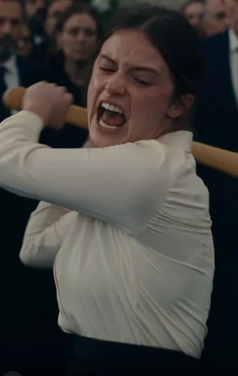 Stop the funeral! She's not de:ad