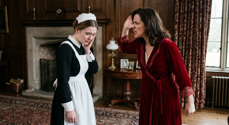 The Heartbreaking Moment A Wealthy Woman Slaps A Banquet Server For Allegedly Pursuing Her Husband, Only To Discover The Devastating Secret That The Young Girl Was Actually Desperately Searching For Her Biological Father All Along.