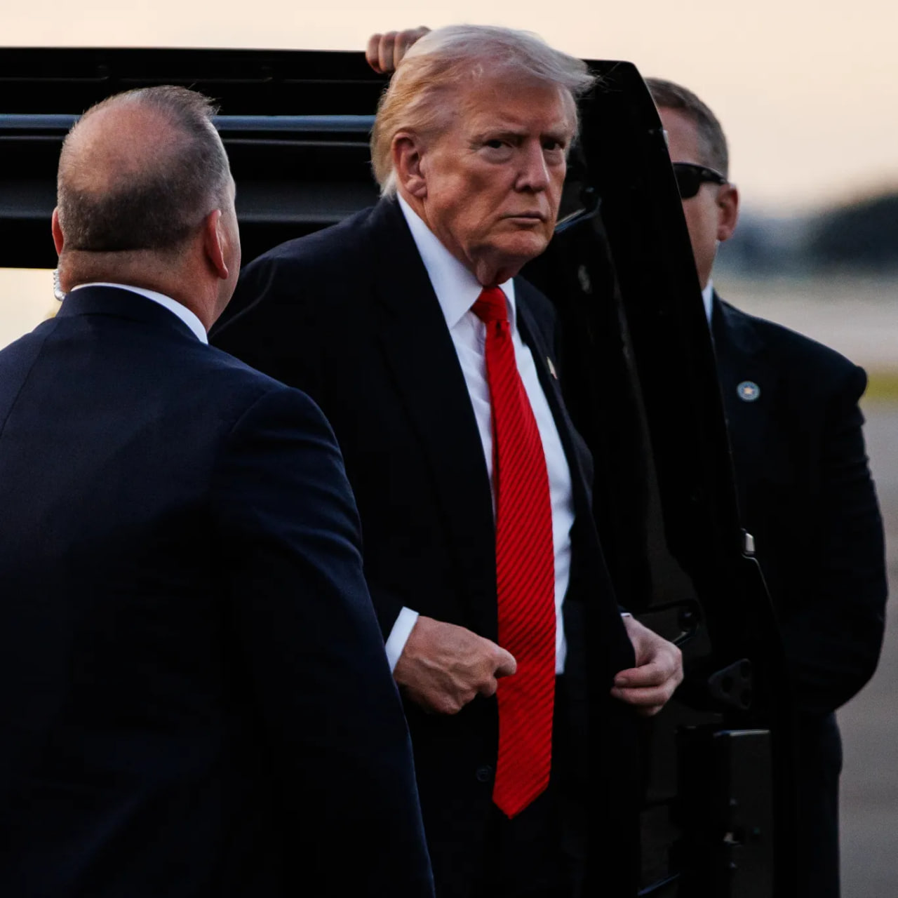 Trump FALLS ONCE MORE! — Doctor Reveals What Happened