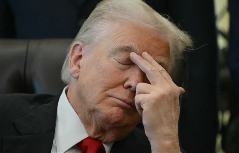 Trump’s Quiet Pause in Washington: The Moment That Spoke Without Words