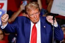 OMG… Trump’s Silent Pause in Washington Has Everyone Talking hot