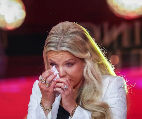 Minutes ago in Washington, Erika Kirk was confirmed as1