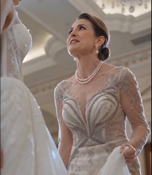 she ripped the brides wedding gown in front of 300 guests seconds later the manager bowed to the bride kd