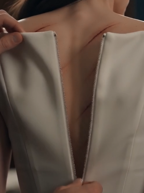 I lifted the back of my bride’s wedding dress on our wedding night, expecting pearl buttons, lace, and the first quiet moment of the happiest day of our lives.