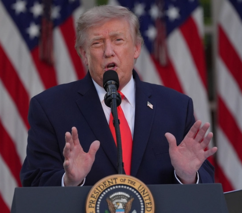 BREAKING NEWS - Fox News Cuts Live Feed for Emergency Trump Announcement ss