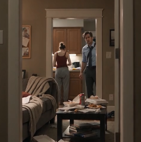 The Woman at the Sink At exactly 10:04 that night, Ethan Carter stepped inside the front door of his expensive home in Frisco, Texas,