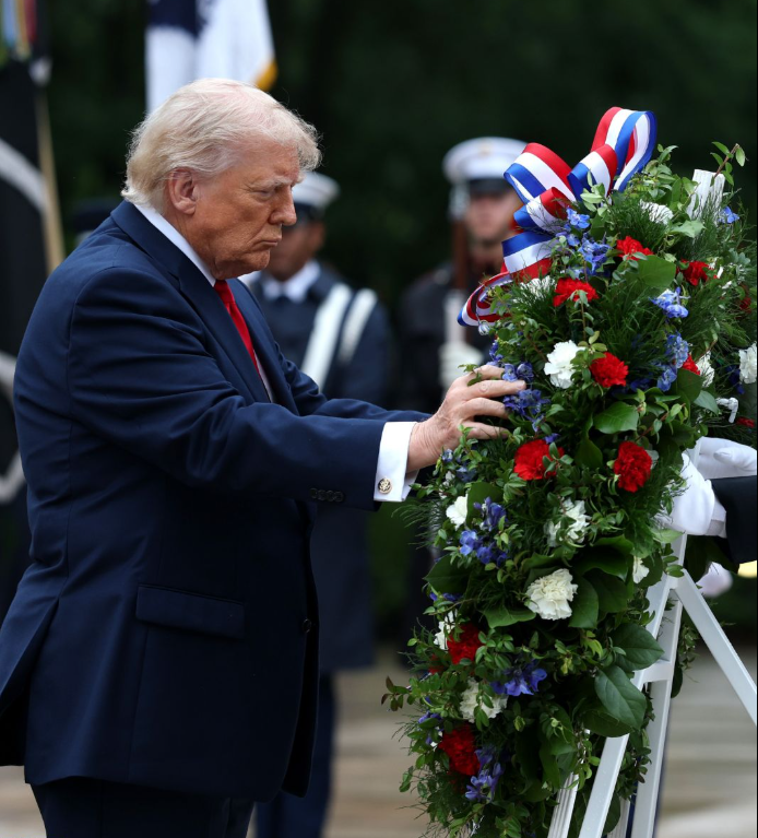 JUST IN: President Trump Honors America’s Fallen Heroes at Arlington National Cemetery, Laying a Wreath at the Tomb of the Unknown Soldier During Memorial Day Ceremony.S