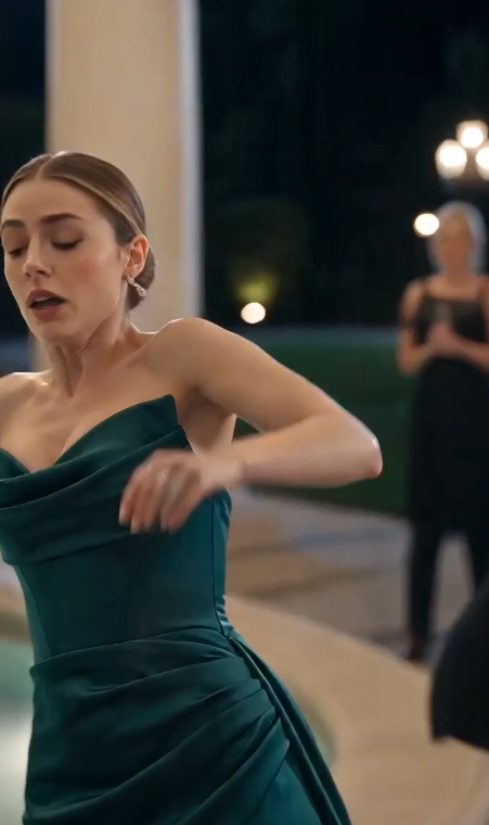 He Shoved Me Into the Fountain… Then My Billionaire Husband Walked In