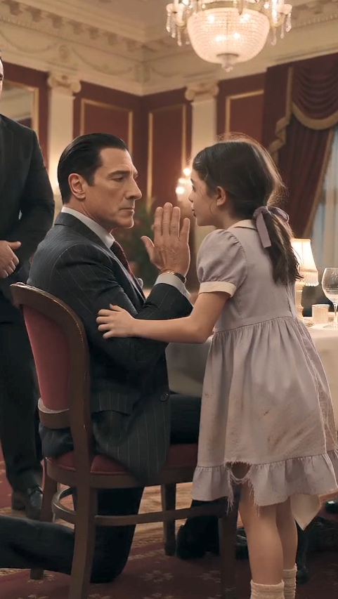 A LITTLE GIRL RAN INTO A MAFIA BOSS’S RESTAURANT CRYING, “THEY’RE BEATING MY MAMA!”—BUT SAVING HER MOTHER FORCED HIM TO FACE THE WIDOW WHO WOULD BREAK HIS COLD HEART OPEN AGAIN