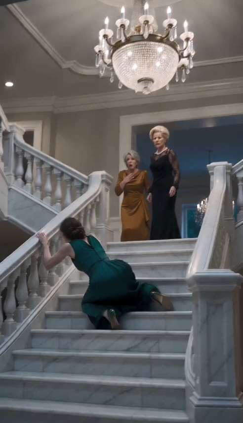 MY HUSBAND’S SISTER SHOVED ME DOWN THE MARBLE STAIRS WHILE I WAS PREGNANT—THEN SHE SAW ME SMILE AND REALIZED THE CHANDELIER HAD RECORDED EVERYTHING