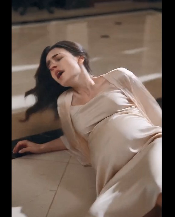 555 The pregnant woman tumbled down the stairs. But the attacker was the one who cried. The fall on the grand staircase.  “You ruined my life!