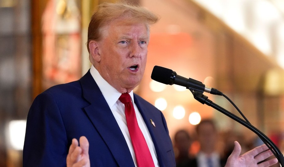 OMG! Trump's Quiet Moment in Washington Leaves Everyone Talking.p