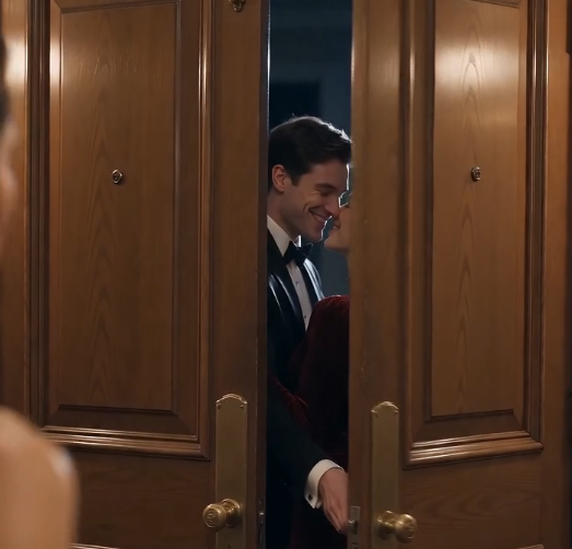 HE KISSED ANOTHER WOMAN RIGHT IN FRONT OF ME... BUT WHEN I OPENED THE DOOR, THEY HAD BOTH VANISHED