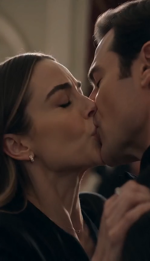 THE KISS THAT SAVED THE MAFIA KING