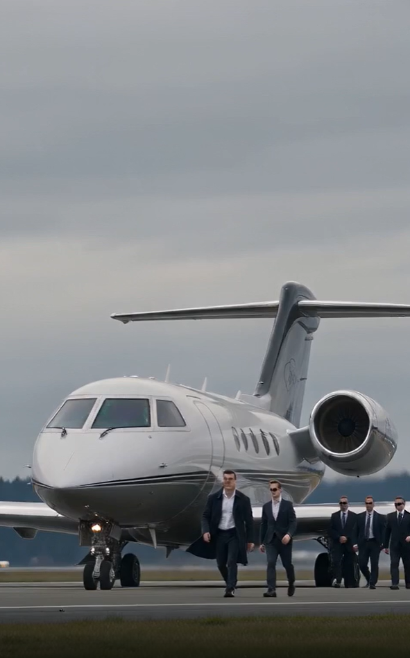 A Seven-Year-Old Girl Screamed “Don’t Board!” in Russian — Saving the Mafia Boss From a Bomb and Exposing His 15-Year Betrayal