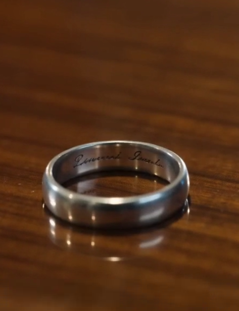 **The Billionaire Went Pale When He Saw the Cheap Ring His Abandoned Son Was Wearing**