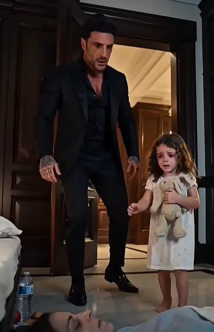 🔥 MAFIA BOSS HEARD A CHILD KNOCK AT 11:59 P.M.—THEN SHE WHISPERED, “MY MOMMY ISN’T WAKING UP… BUT HE’S COMING FOR ME.”