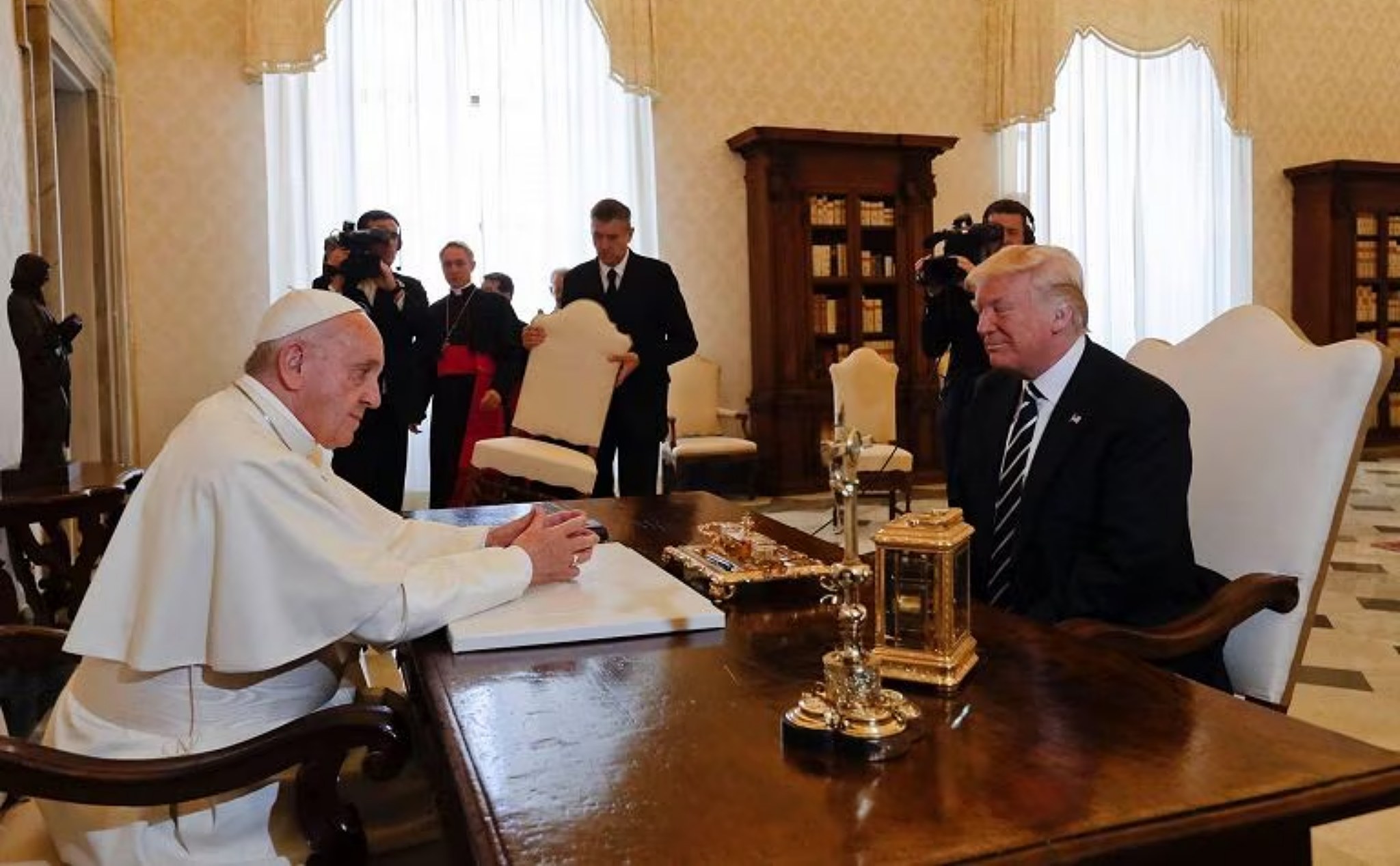 “THIS IS NOT AN ACCIDENT” — POPE LEO XIV WARNS OF ‘ORCHESTRATED CHAOS,’ DIRECTLY NAMES TRUMP IN STUNNING SPEECH8!001