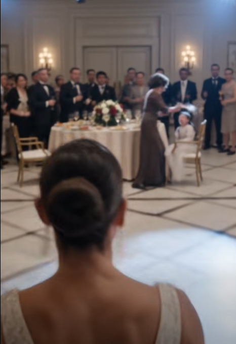 More than three hundred of the richest people in the city watched a little girl be humiliated—and not one of them dared to intervene. They all thought she was just another poor child... until her mother walked into the ballroom.