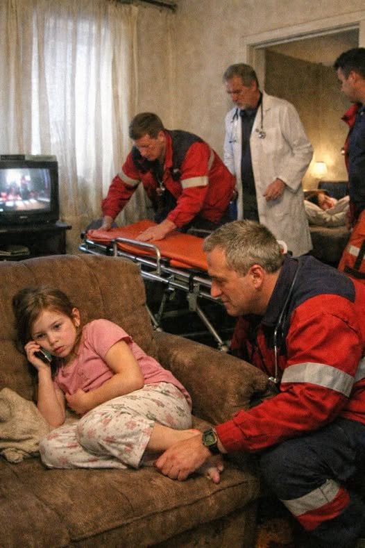 The 911 Operator Received a Quiet Call from an Eight-Year-Old in the Middle of a Routine Afternoon Shift — “It Was My Dad…