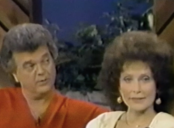 October 1977 — Inside Nashville’s Grand Ole Opry House, Conway Twitty and Loretta Lynn Shared a Televised Moment So Intimate That Producers Reportedly Wanted It Cut Before It Aired Nationwide