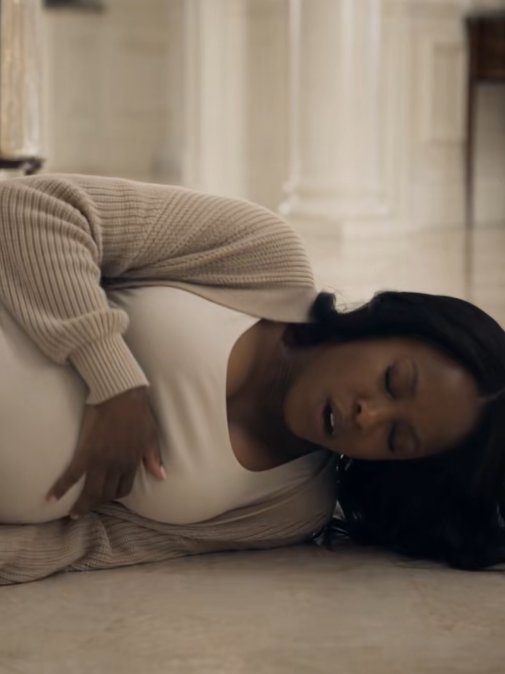 SHE TRIED TO REMOVE THE PREGNANT WIFE WITH ONE PUSH...