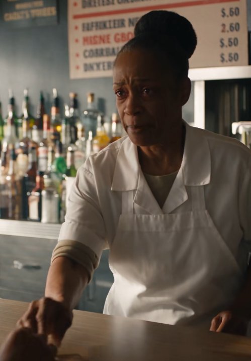 "A Diner Waitress Revealed The Truth About His D\*ad Mother"