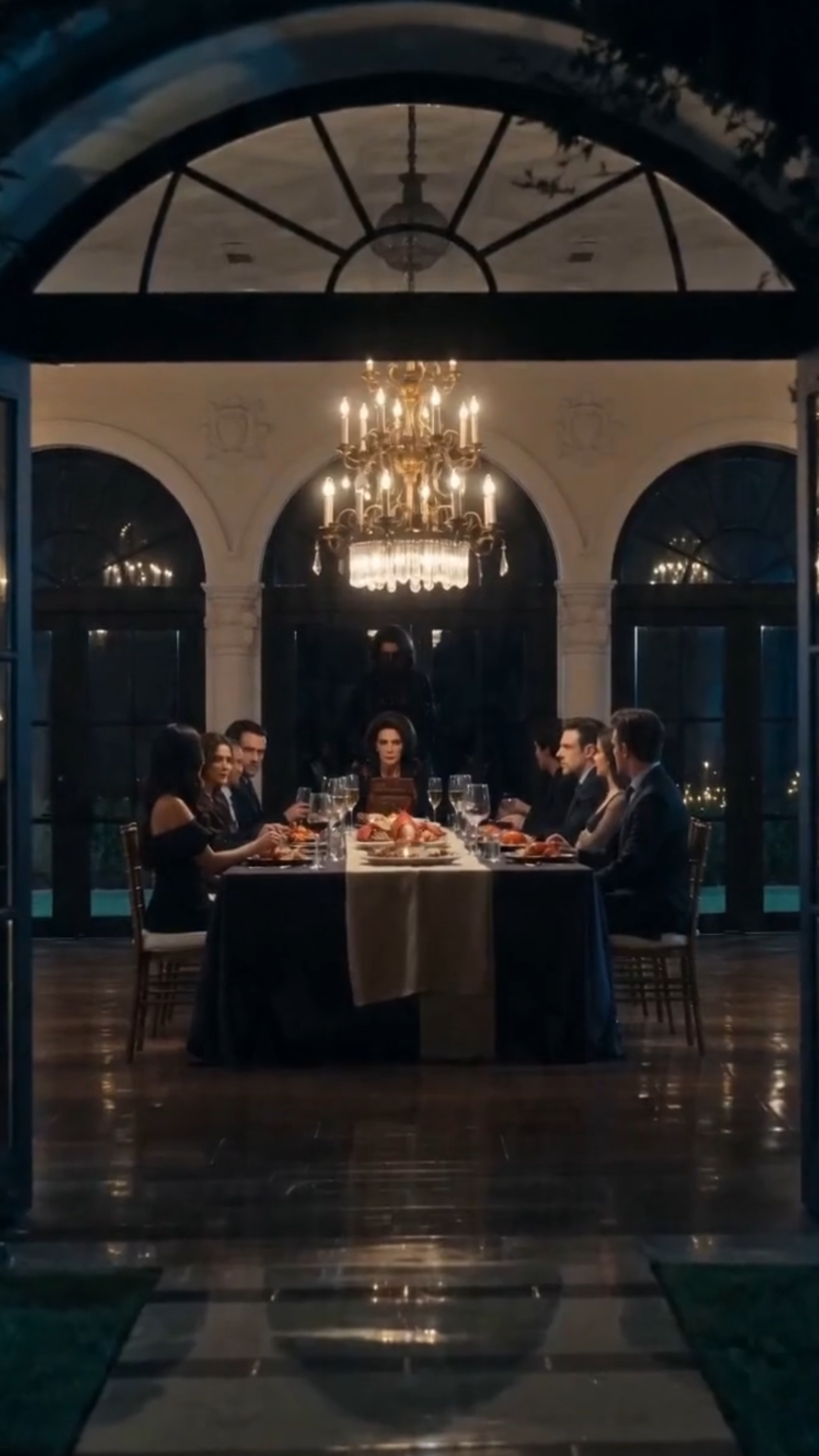 Mi nuera me dijo que fuera a su cena de aniversario a las 8:30… pero ellos habían empezado a las 6, terminado cada bocado, y solo querían que yo estuviera allí para pagar su factura de lujo.