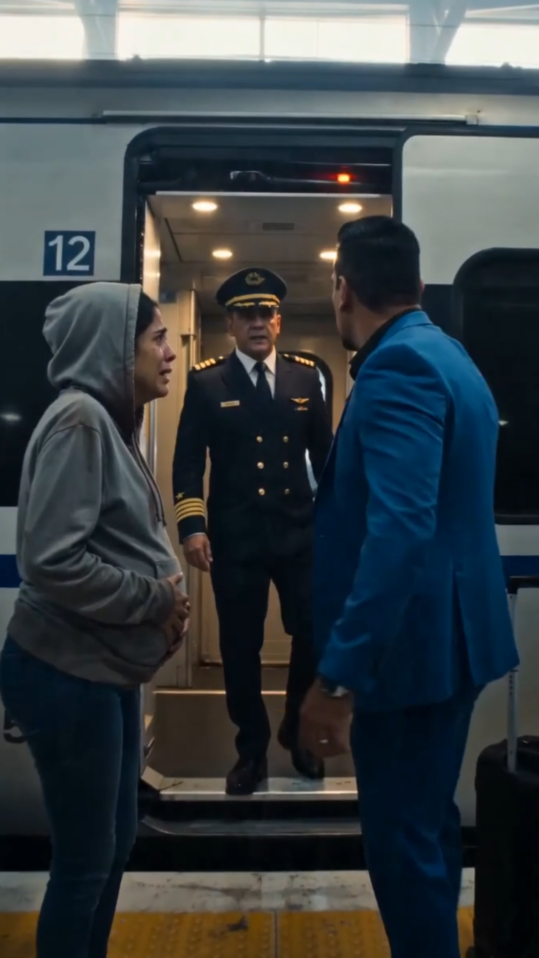 Historia 2 -🤯 Tragedia en la Puerta 12: El implacable castigo del piloto 💥