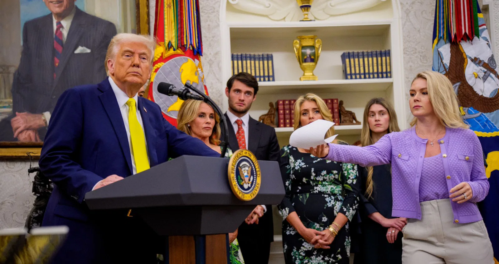 Trump Stops Meeting Cold When Handed a Note - Walks Out For Important Reason