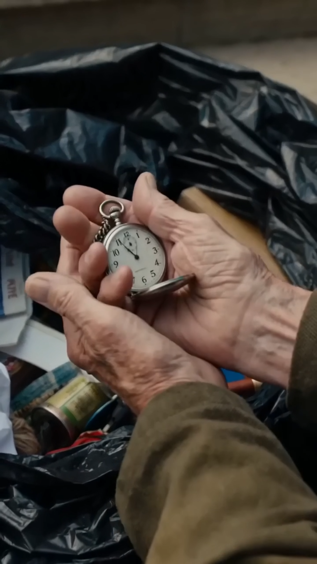 They Forced Their Father to Starve on the Street—Then the Billionaire Realized He Owed the Old Man a Lifetime Debt