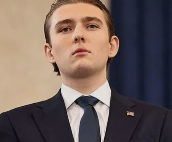 Just 25 Minutes Ago, Barron Trump.. breaks down in tears while making a heartbreakingg announcemejnt...see more🎊👇