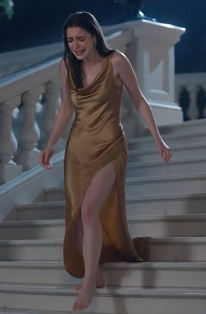 My husband kicked me out of the luxury hotel... He doesn't know I'm the true owner of the empire.
