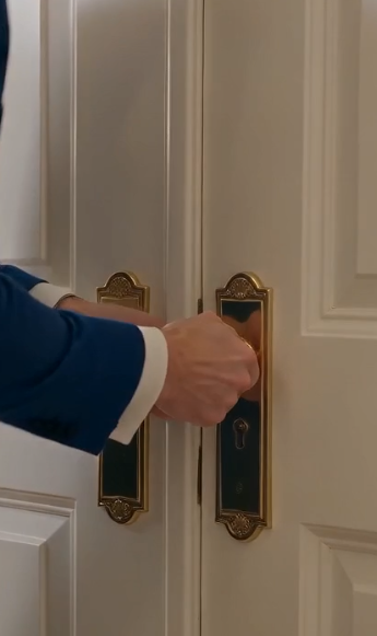 His Daughter Cried "Daddy, Please Let Me Out" During His Wedding—Then He Found the Key in His Bride's Hand.