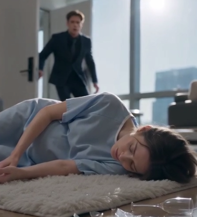 His Mistress Kicked His Pregnant Wife in the Hospital—Then the Billionaire Husband Watched the Security Footage