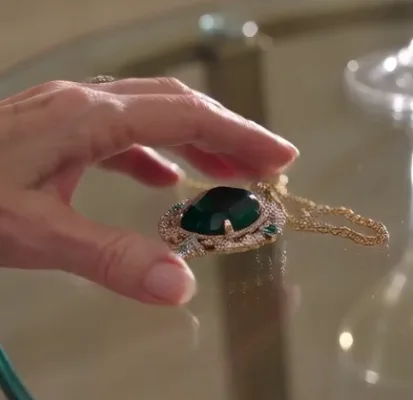 She Tore the Bride’s Wedding Dress Apart—Then a Hidden Jade Pendant Revealed She Was Her Missing Daughter
