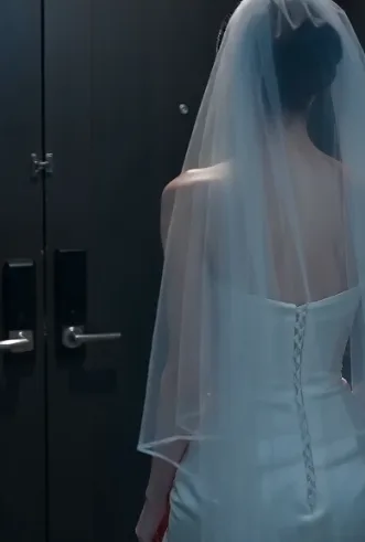 She Caught Her Groom in Bed With Another Woman Minutes Before the Wedding—Then Made One Phone Call