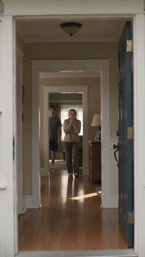 🔥 "THE GIRL THEY ABANDONED AT THE DOOR... 10 MINUTES LATER, THE FATHER FELL TO HIS KNEES!"