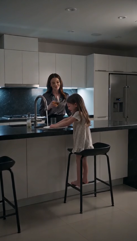 🚨 SHE HANDED HER DAUGHTER A GLASS... THEN HER HUSBAND SAW WHAT WAS REALLY INSIDE! | The Truth That Destroyed a Perfect Family