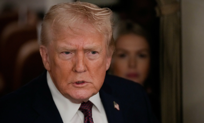 OMG Trump’s Quiet Moment in Washington: A Pause That Spoke Volumes hot.tt.