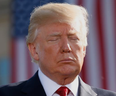 OMG Trump’s Quiet Moment in Washington: A Pause That Spoke Volumes hot.es