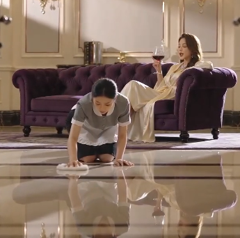 SHE WAS FORCED TO SCRUB FLOORS AS A MAID — UNTIL HER BILLIONAIRE FATHER WALK