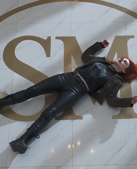 "🚨 A Wealthy Socialite Dragged a Poor Young Woman Across a Luxury Hotel Floor… Never Knowing She Was the True Owner The lobby of the Solmere Hotel was designed to impress.